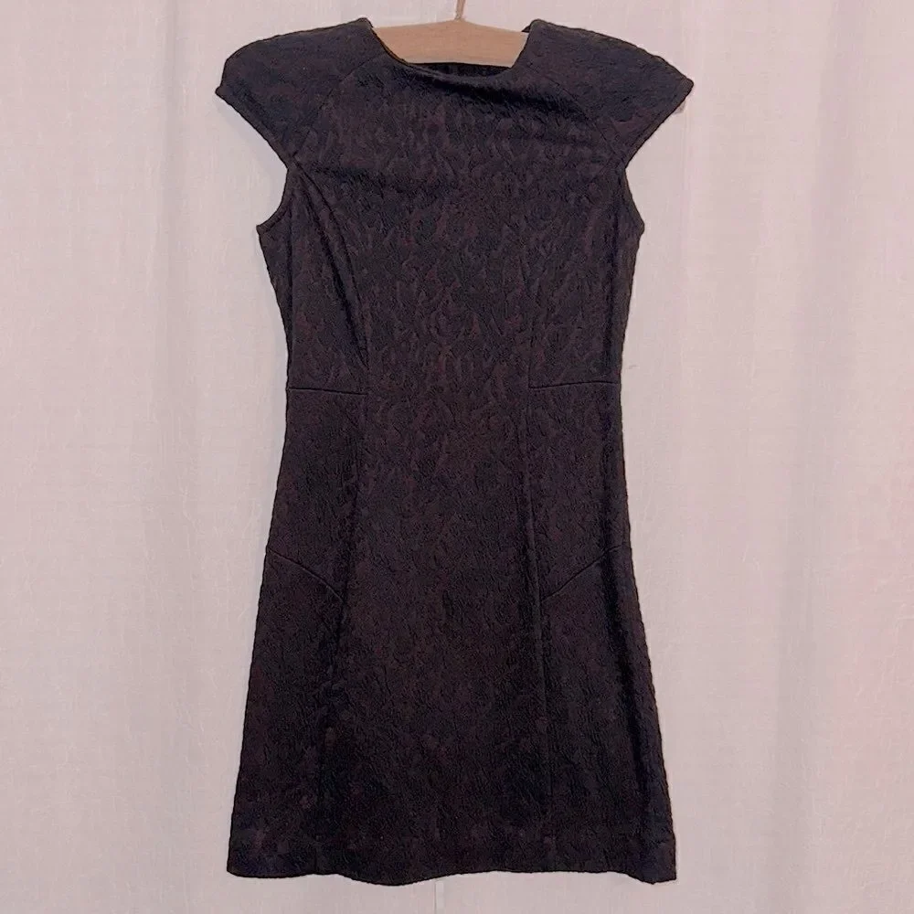 Ann Taylor 00P Wine Black Damask Cap Sleeve Back Zip Floral Textured Shift Dress